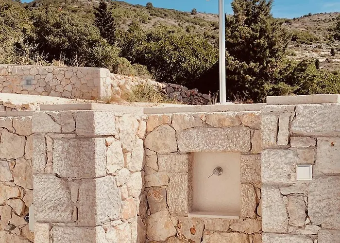 Egremni Hills Athánion