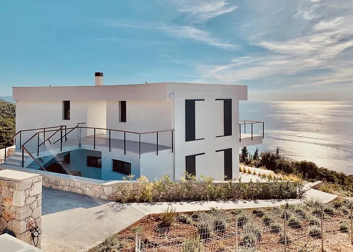 Willa Egremni Hills *